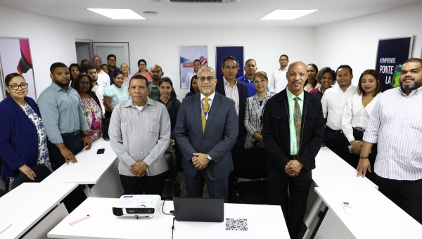 Conferencia En La Oficina De La Luperon Thumbnail